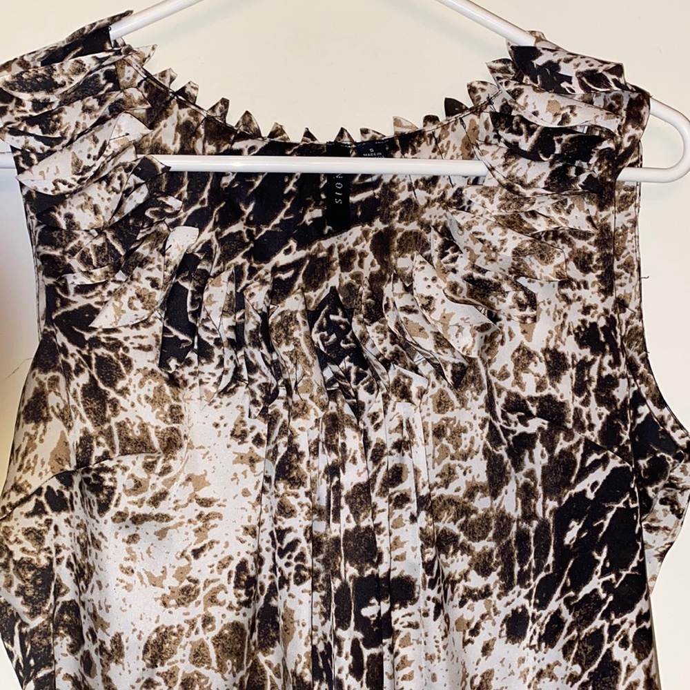 Perfect blouse for day into evening. Very figure flattering. Sz S.  EUC!